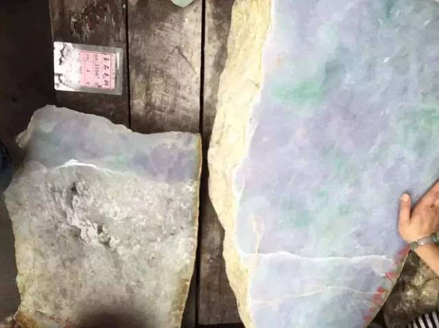 翡翠原石的价位吉玉公盘翡翠原石-第2张图片-翡翠网 翡翠原石的价位吉玉公盘翡翠原石-第2张图片-翡翠网