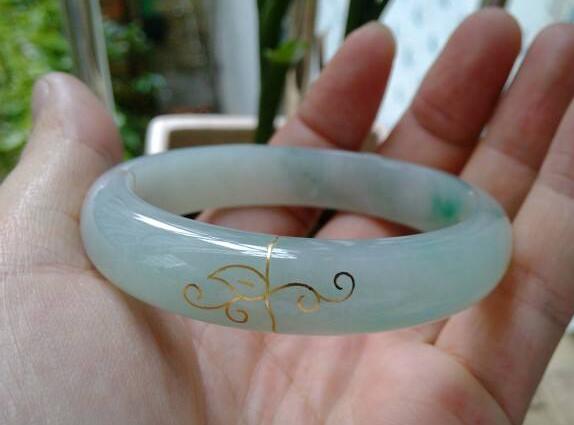 戴翡翠手镯有什么禁忌翡翠手镯上的颜色有什么讲究-第2张图片-翡翠网