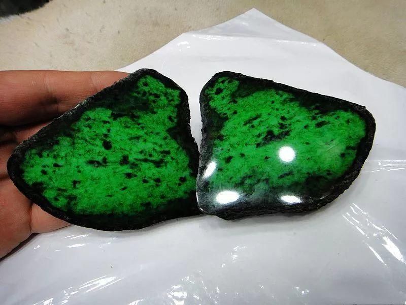 翡翠原石广告翡翠原石推广文案-第2张图片-翡翠网 翡翠原石广告翡翠原石推广文案-第2张图片-翡翠网