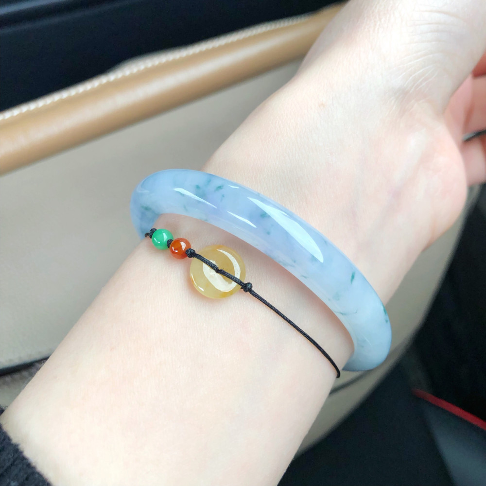 心中有沟壑,翡翠手镯外部有沟壑-第2张图片-翡翠网 心中有沟壑,翡翠手镯外部有沟壑-第2张图片-翡翠网