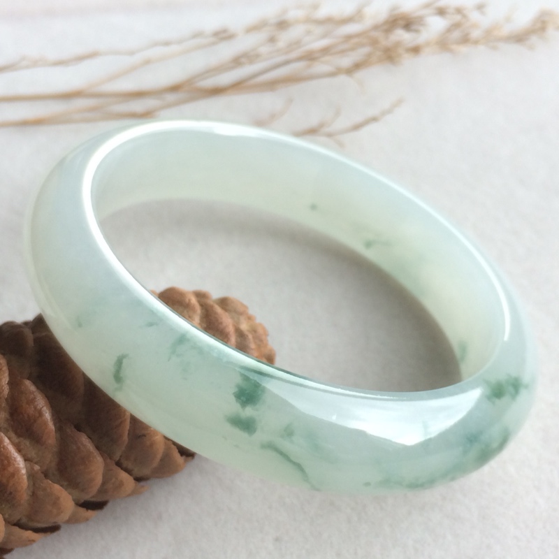 三色翡翠手镯鉴别方法三色 翡翠手镯图片-第1张图片-翡翠网 三色翡翠手镯鉴别方法三色 翡翠手镯图片-第1张图片-翡翠网