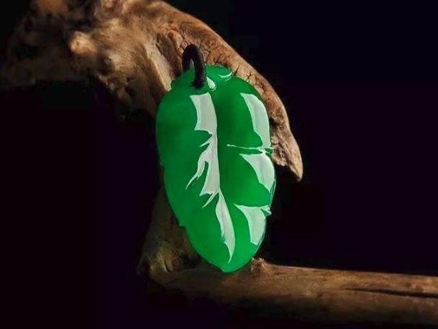 翡翠怎么上石蜡,翡翠手镯怎么打蜡-第1张图片-翡翠网 翡翠怎么上石蜡,翡翠手镯怎么打蜡-第1张图片-翡翠网