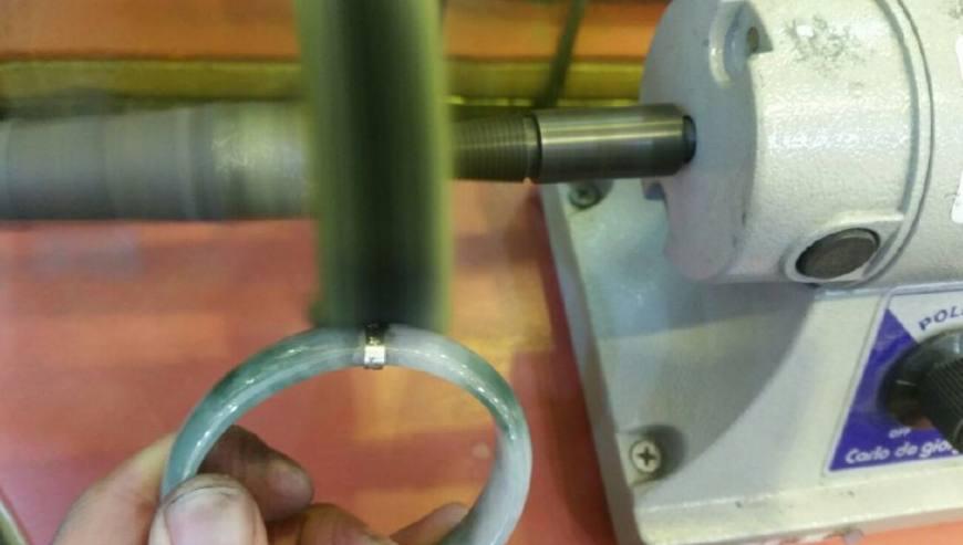 翡翠怎么上石蜡,翡翠手镯怎么打蜡-第2张图片-翡翠网 翡翠怎么上石蜡,翡翠手镯怎么打蜡-第2张图片-翡翠网