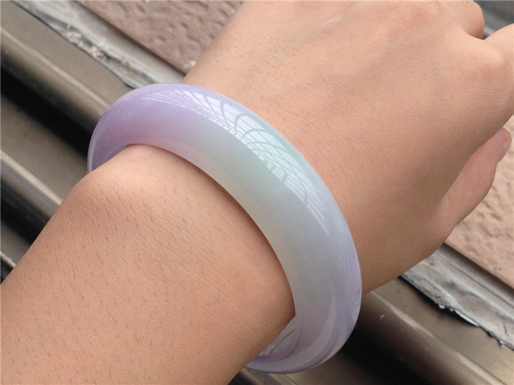 翡翠手镯裂纹能养好吗翡翠手镯的裂-第1张图片-翡翠网 翡翠手镯裂纹能养好吗翡翠手镯的裂-第1张图片-翡翠网