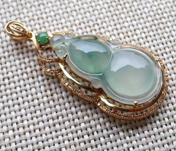 缅甸翡翠葫芦吊坠价格,翡翠吊坠1万-第2张图片-翡翠网 缅甸翡翠葫芦吊坠价格,翡翠吊坠1万-第2张图片-翡翠网