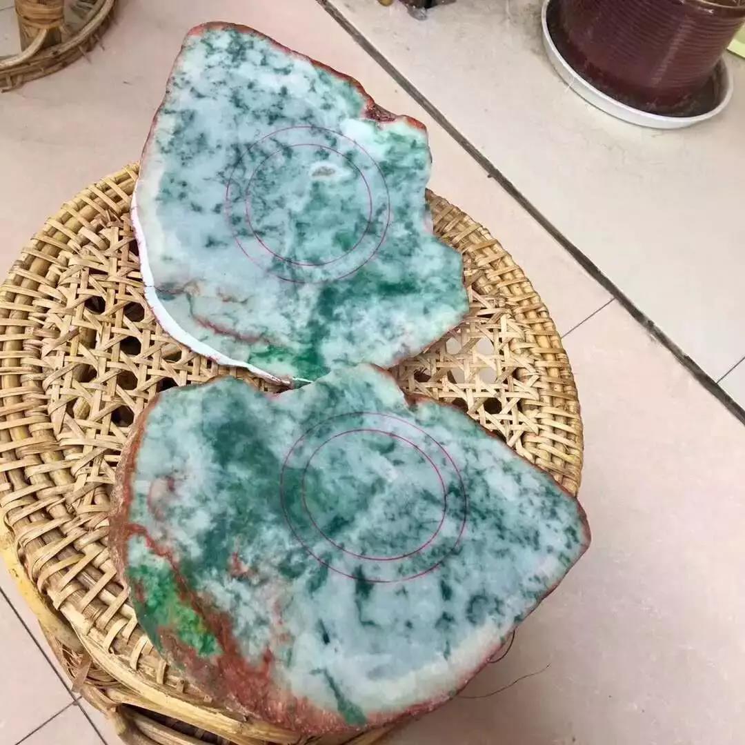 如何辨别真假翡翠原石怎么快速辨别翡翠原石的真假-第1张图片-翡翠网 如何辨别真假翡翠原石怎么快速辨别翡翠原石的真假-第1张图片-翡翠网