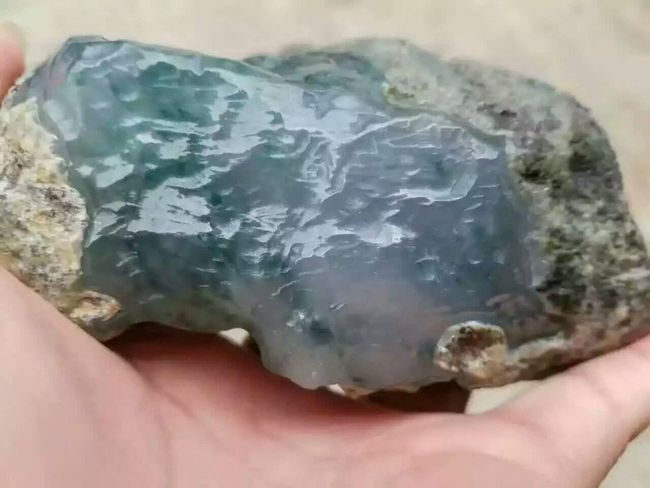 翡翠原石瞒皮,翡翠原石皮有多厚-第1张图片-翡翠网 翡翠原石瞒皮,翡翠原石皮有多厚-第1张图片-翡翠网