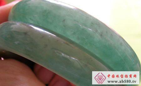 翡翠知识辨别真假翡翠的好坏怎么鉴别-第1张图片-翡翠网 翡翠知识辨别真假翡翠的好坏怎么鉴别-第1张图片-翡翠网