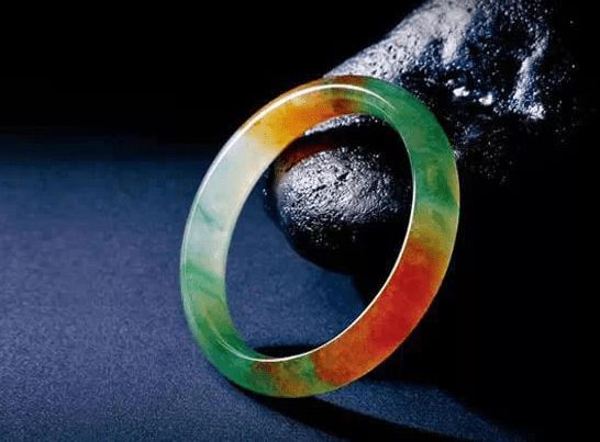 翡翠手镯戴在哪只手好翡翠手镯舞台-第2张图片-翡翠网 翡翠手镯戴在哪只手好翡翠手镯舞台-第2张图片-翡翠网