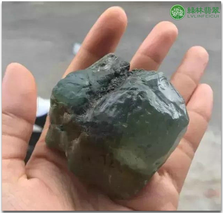 晴水是冰种吗晴水翡翠原石敞口-第1张图片-翡翠网 晴水是冰种吗晴水翡翠原石敞口-第1张图片-翡翠网