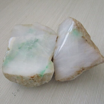 翡翠边角料与价格,阳绿翡翠边角料-第1张图片-翡翠网 翡翠边角料与价格,阳绿翡翠边角料-第1张图片-翡翠网