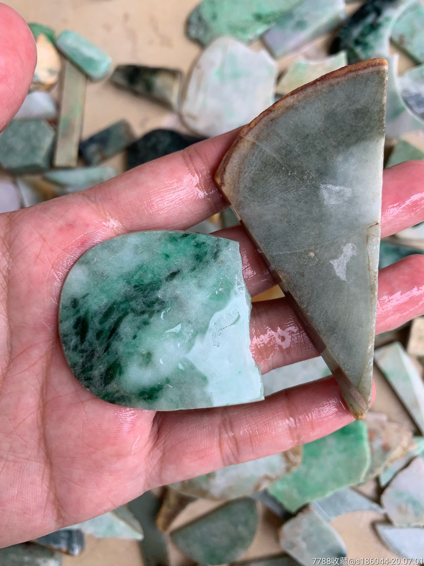 翡翠边角料与价格,阳绿翡翠边角料-第2张图片-翡翠网 翡翠边角料与价格,阳绿翡翠边角料-第2张图片-翡翠网