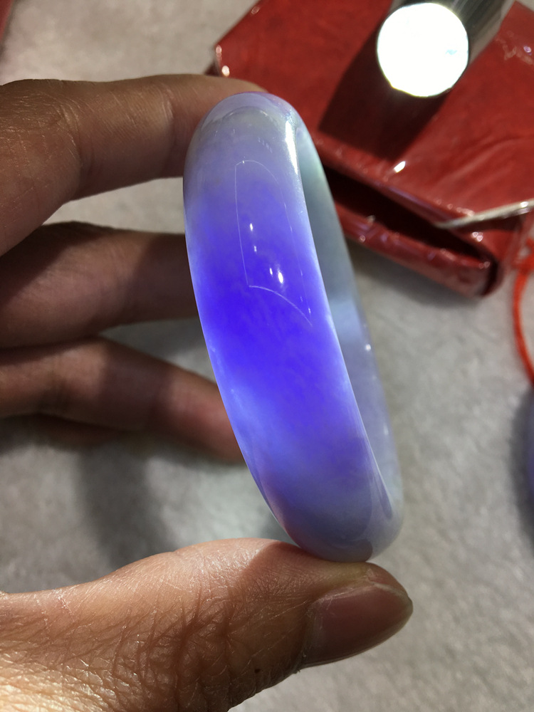 茄紫翡翠手镯紫罗兰茄子紫原石-第1张图片-翡翠网 茄紫翡翠手镯紫罗兰茄子紫原石-第1张图片-翡翠网