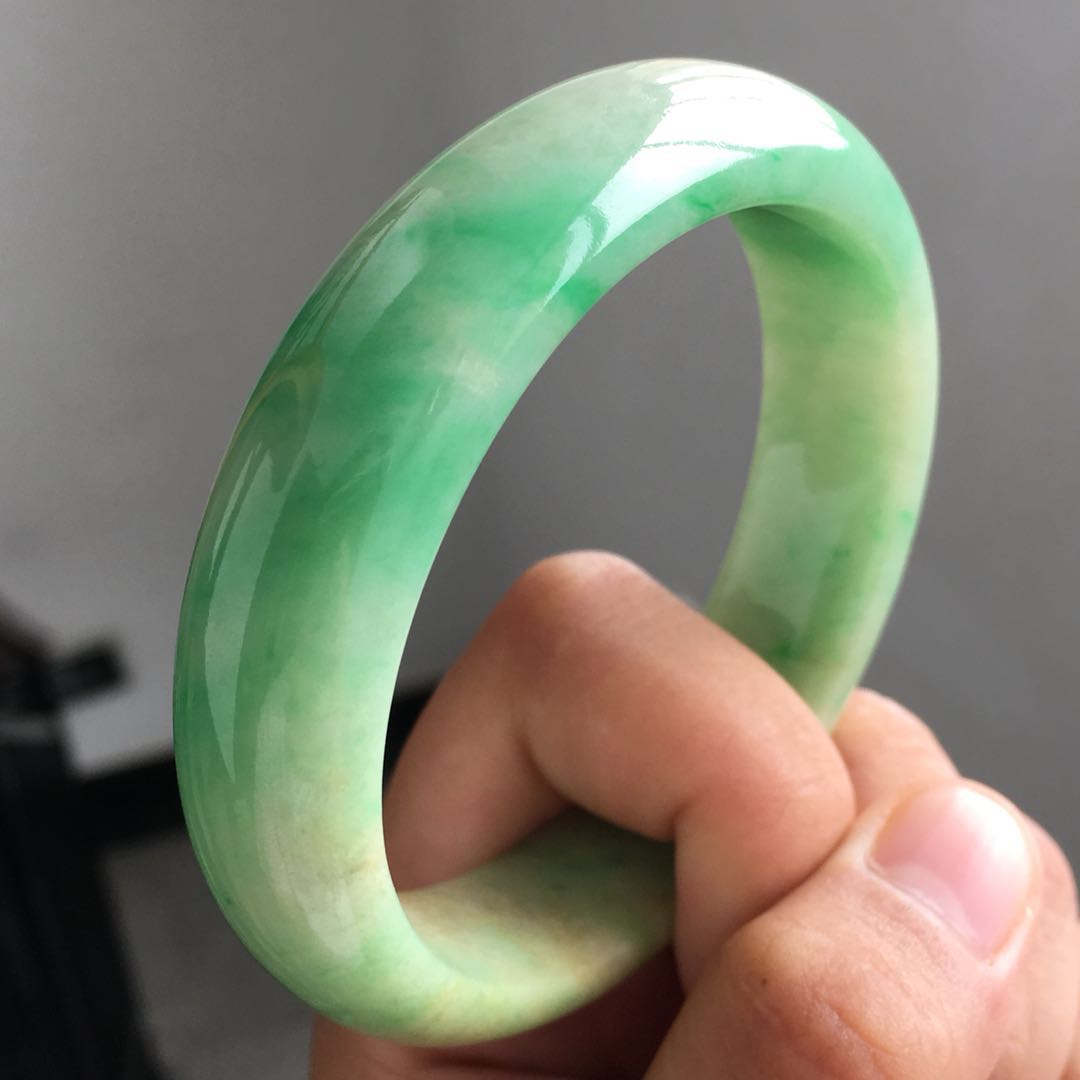 正品翡翠手镯花18500买了个翡翠镯子-第2张图片-翡翠网