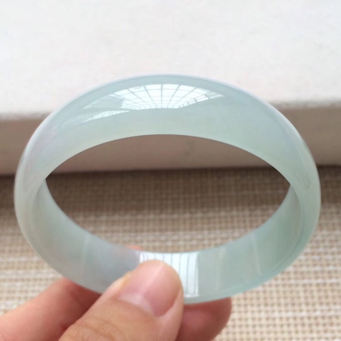 2万买了个豆种翡翠手镯,满绿豆种翡翠手镯图-第1张图片-翡翠网 2万买了个豆种翡翠手镯,满绿豆种翡翠手镯图-第1张图片-翡翠网