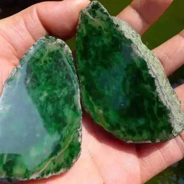 翡翠原石发灰图片,安徽灰翡翠原石-第1张图片-翡翠网 翡翠原石发灰图片,安徽灰翡翠原石-第1张图片-翡翠网