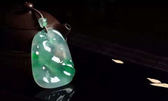 翡翠水头知识,水头是什么意思-第1张图片-翡翠网 翡翠水头知识,水头是什么意思-第1张图片-翡翠网