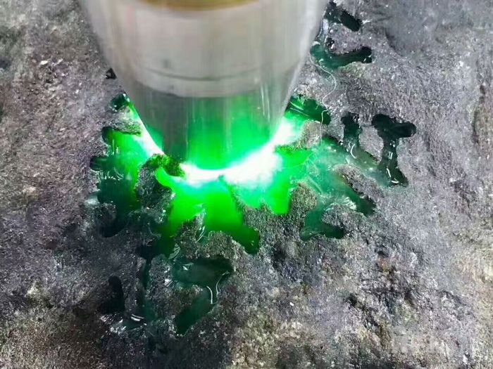 大型翡翠原石,最贵古董翡翠原石-第2张图片-翡翠网 大型翡翠原石,最贵古董翡翠原石-第2张图片-翡翠网