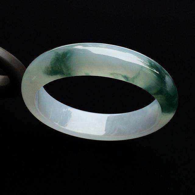 翡翠手镯裂纹能养好吗3万翡翠手镯有一点裂纹-第2张图片-翡翠网 翡翠手镯裂纹能养好吗3万翡翠手镯有一点裂纹-第2张图片-翡翠网