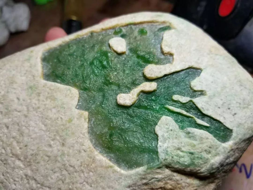 翡翠原石产地是哪里,大马翡翠原石视频-第1张图片-翡翠网 翡翠原石产地是哪里,大马翡翠原石视频-第1张图片-翡翠网