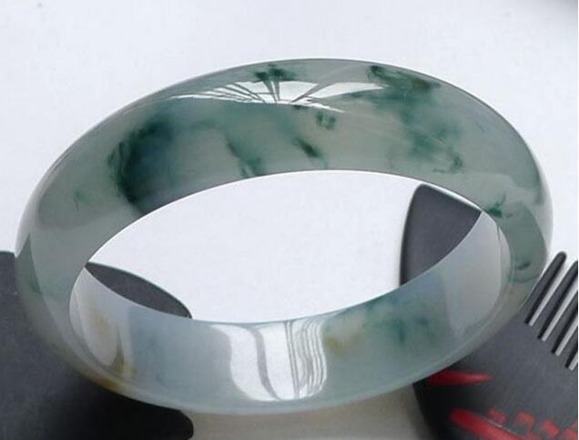 A货翡翠手镯翡翠手镯透明度怎么看-第2张图片-翡翠网 A货翡翠手镯翡翠手镯透明度怎么看-第2张图片-翡翠网