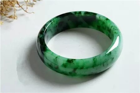 翡翠手镯最小尺寸,玉镯49是最小的吗-第2张图片-翡翠网 翡翠手镯最小尺寸,玉镯49是最小的吗-第2张图片-翡翠网