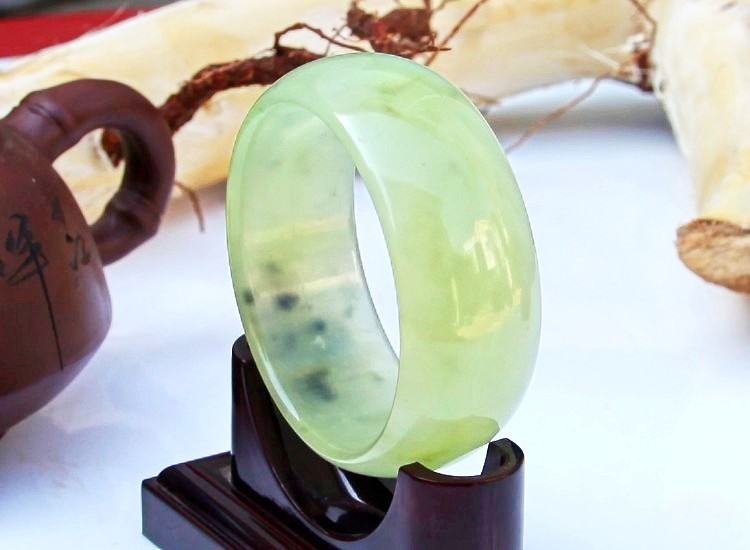 a货翡翠手镯,青云手镯翡翠知识-第2张图片-翡翠网 a货翡翠手镯,青云手镯翡翠知识-第2张图片-翡翠网