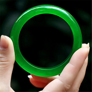 翡翠手镯有黑色,棉絮多的翡翠镯子-第1张图片-翡翠网 翡翠手镯有黑色,棉絮多的翡翠镯子-第1张图片-翡翠网