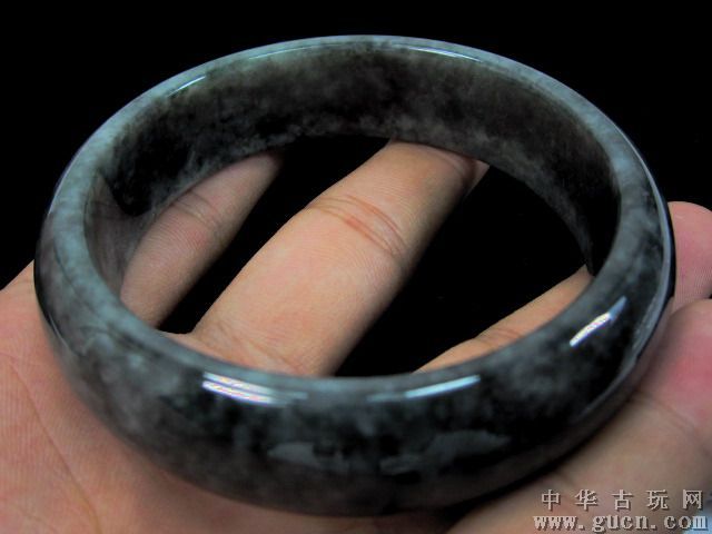 翡翠手镯有黑色,棉絮多的翡翠镯子-第2张图片-翡翠网 翡翠手镯有黑色,棉絮多的翡翠镯子-第2张图片-翡翠网