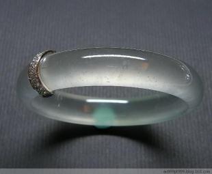 翡翠手镯需要开光吗新买的翡翠玉镯如何开光-第2张图片-翡翠网 翡翠手镯需要开光吗新买的翡翠玉镯如何开光-第2张图片-翡翠网