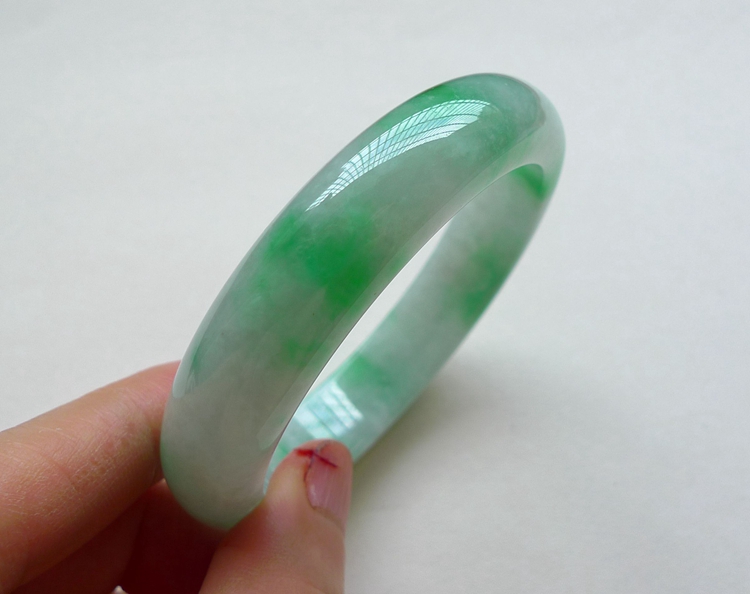 翡翠手镯图片翡翠(a货)手镯价格-第1张图片-翡翠网