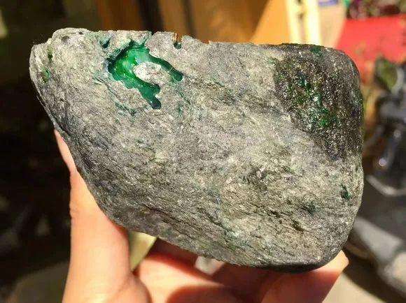 翡翠原石大象皮知识翡翠大象皮刀砍纹原石图片-第2张图片-翡翠网 翡翠原石大象皮知识翡翠大象皮刀砍纹原石图片-第2张图片-翡翠网