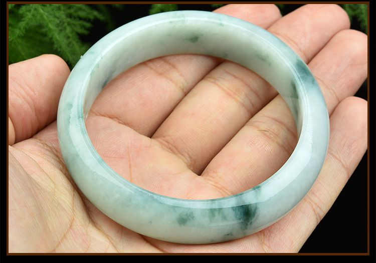 飘花玉镯图片400翡翠飘花手镯价格-第1张图片-翡翠网 飘花玉镯图片400翡翠飘花手镯价格-第1张图片-翡翠网