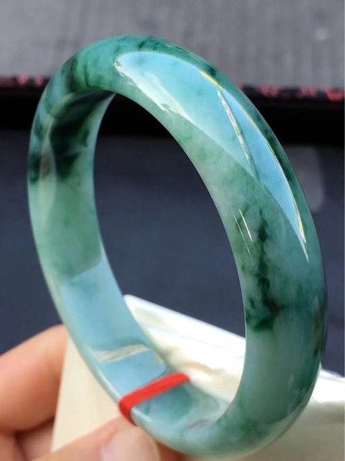 飘花玉镯图片400翡翠飘花手镯价格-第2张图片-翡翠网 飘花玉镯图片400翡翠飘花手镯价格-第2张图片-翡翠网