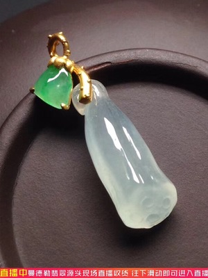 2万的翡翠手镯翡翠手镯和翡翠戒指-第1张图片-翡翠网 2万的翡翠手镯翡翠手镯和翡翠戒指-第1张图片-翡翠网