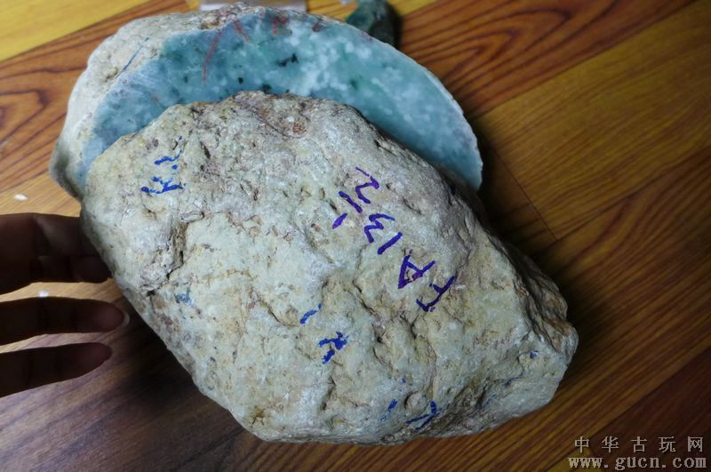 价值15800的翡翠原石好的翡翠原石-第2张图片-翡翠网 价值15800的翡翠原石好的翡翠原石-第2张图片-翡翠网