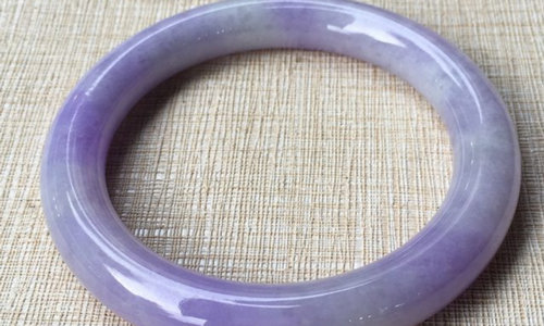 紫翡翠手镯,紫罗兰翡翠手镯属于什么档次-第1张图片-翡翠网 紫翡翠手镯,紫罗兰翡翠手镯属于什么档次-第1张图片-翡翠网