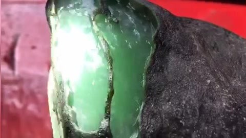 翡翠原石值钱吗,翡翠原石开采视频-第1张图片-翡翠网 翡翠原石值钱吗,翡翠原石开采视频-第1张图片-翡翠网