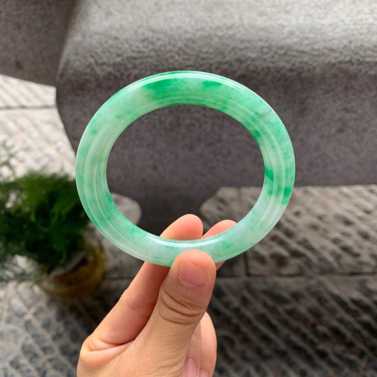 翡翠十条基本知识为什么有的翡翠几十块-第1张图片-翡翠网 翡翠十条基本知识为什么有的翡翠几十块-第1张图片-翡翠网