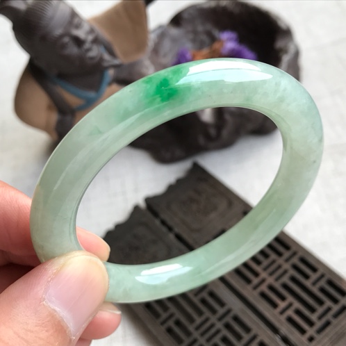 宋美龄翡翠手镯,30万的翡翠手镯-第2张图片-翡翠网 宋美龄翡翠手镯,30万的翡翠手镯-第2张图片-翡翠网