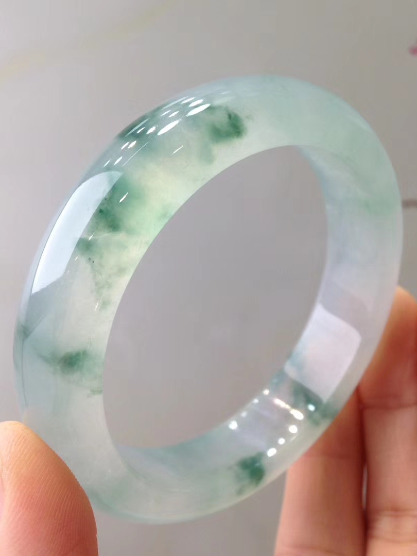 翡翠手镯 寓意,翡翠镯子的价位-第1张图片-翡翠网 翡翠手镯 寓意,翡翠镯子的价位-第1张图片-翡翠网