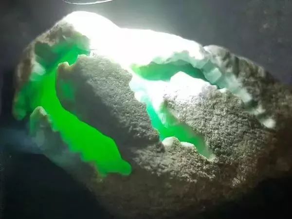 翡翠毛料原石,翡翠原石一般都生产在什么地方-第2张图片-翡翠网 翡翠毛料原石,翡翠原石一般都生产在什么地方-第2张图片-翡翠网