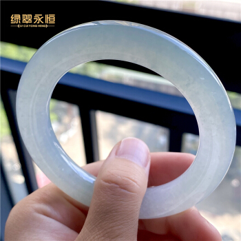 翡翠手镯为何戴着发污玉手镯可以戴着洗澡吗-第1张图片-翡翠网