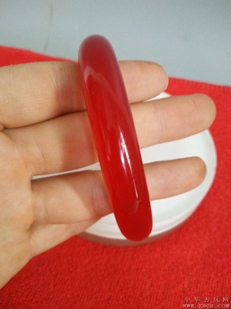 冰种翡翠手镯,翡翠手镯怎么戴红色-第1张图片-翡翠网 冰种翡翠手镯,翡翠手镯怎么戴红色-第1张图片-翡翠网