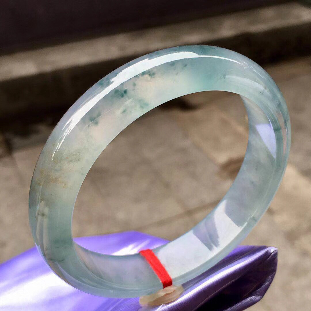 冰种翡翠手镯翡翠手镯新闻-第2张图片-翡翠网 冰种翡翠手镯翡翠手镯新闻-第2张图片-翡翠网