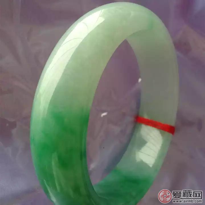 白底绿翡翠手镯翡翠手镯白底青图片的价格-第2张图片-翡翠网 白底绿翡翠手镯翡翠手镯白底青图片的价格-第2张图片-翡翠网