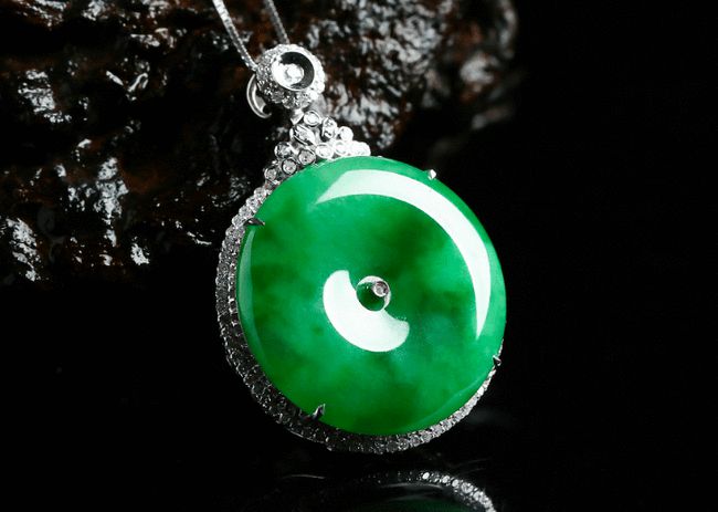 阿辉说翡翠知识玻璃种翡翠知识讲解-第2张图片-翡翠网 阿辉说翡翠知识玻璃种翡翠知识讲解-第2张图片-翡翠网