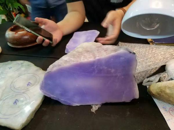 翡翠原石都有哪些场口紫罗兰翡翠手镯原石图片-第2张图片-翡翠网