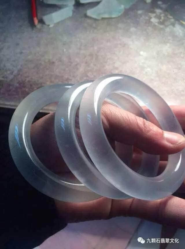 翡翠毛坯手镯瑞丽哪个翡翠直播间可靠-第2张图片-翡翠网 翡翠毛坯手镯瑞丽哪个翡翠直播间可靠-第2张图片-翡翠网