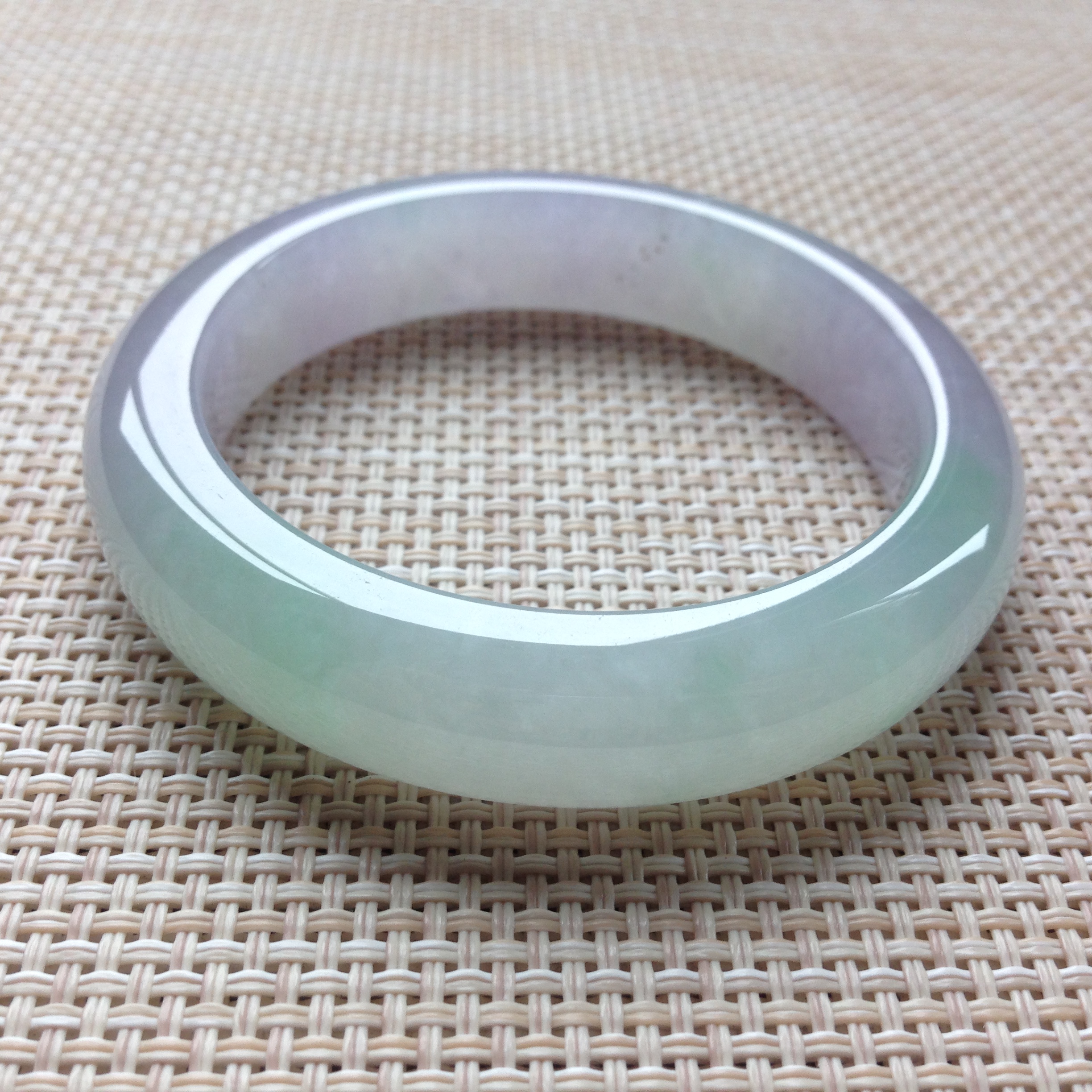 细糯种翡翠手镯都是什么样的价格细糯种翡翠手镯为什么都不恨透-第1张图片-翡翠网 细糯种翡翠手镯都是什么样的价格细糯种翡翠手镯为什么都不恨透-第1张图片-翡翠网